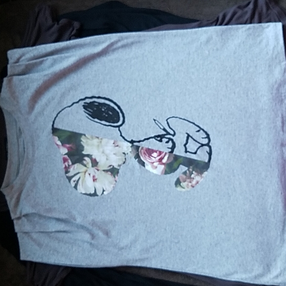 Peanuts Tops - PEANUTS Snoopy Tee